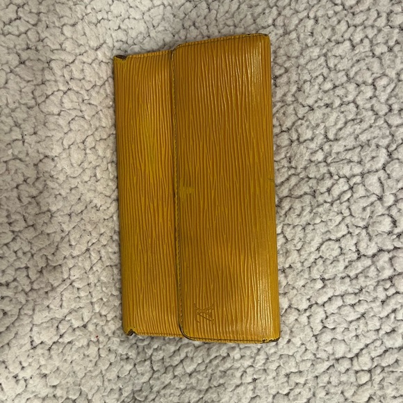 Louis Vuitton Yellow Epi Leather! Shoulder Bag, Dustbag, Wallet and Box Bundle! - Picture 7 of 13